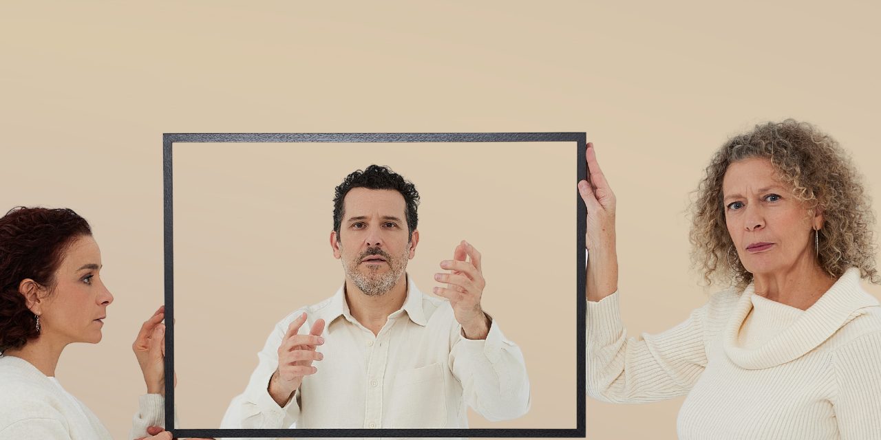 Llega al teatro Lara ‘ANONIMATO’, una comedia-dramática de Mariano Rochman y dirigida por María Pastor